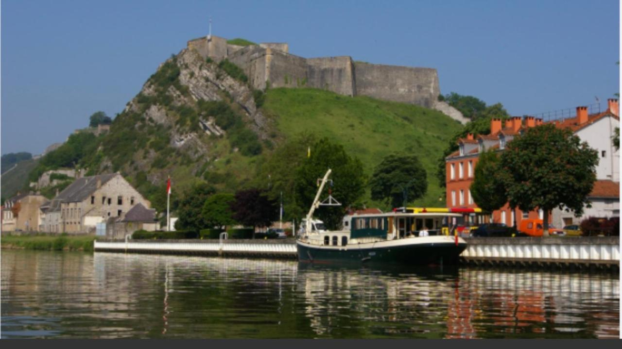 Charmant T2 Centre Ville Givet Bagian luar foto
