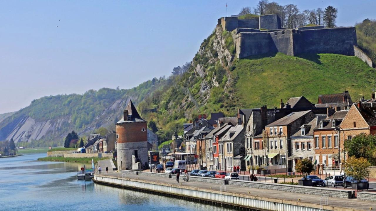 Charmant T2 Centre Ville Givet Bagian luar foto